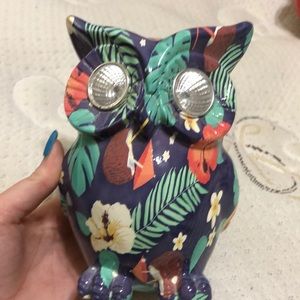 Solar powered owl decor